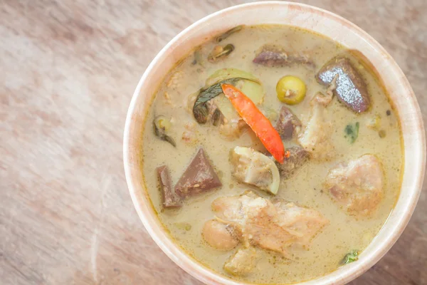 Grren curry in wooden bowl — Stock Photo, Image