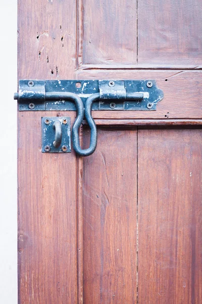 Porte en bois vintage fermée à clé — Photo