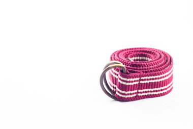 Kemer beyaz arka plan üzerinde rulo