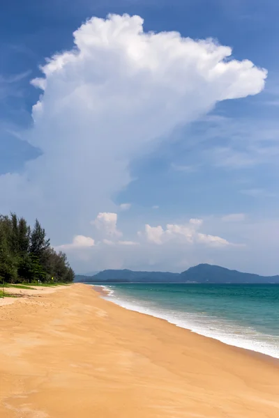 Tropisk sandstrand — Stockfoto