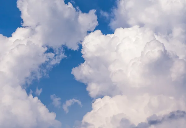 Weiße Wolke — Stockfoto