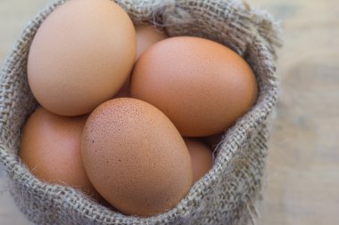 kahverengi tavuk yumurtası