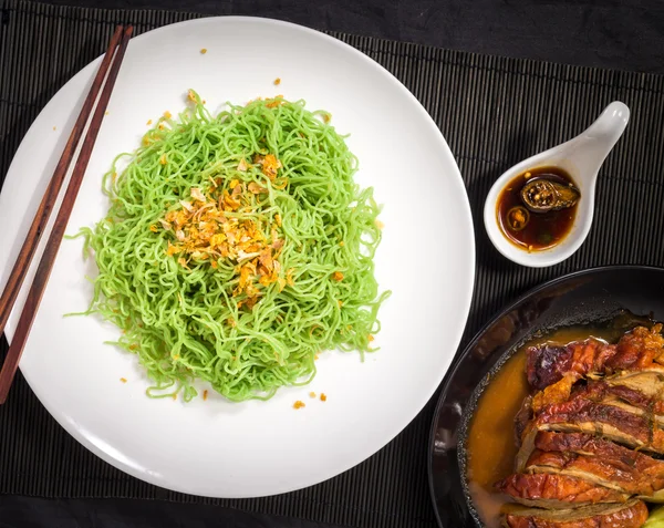 Tagliatelle verdi a base di verdure — Foto Stock