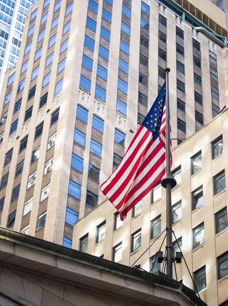 Amerikanska flaggan i manhattan — Stockfoto