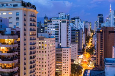 Sao Paulo akşam binalar