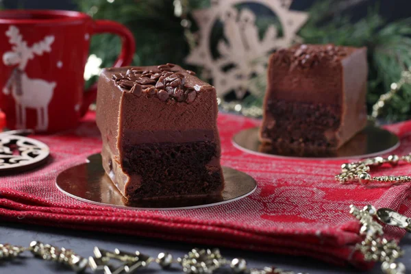 Шоколадный Пирог Малиновым Конфетом Кофе Мусс Покрыты Изысканной Шоколадной Глазурью — стоковое фото