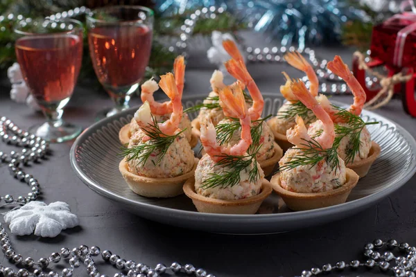 Tartlets Com Palitos Caranguejo Queijo Camarões Composição Ano Novo Delicioso — Fotografia de Stock