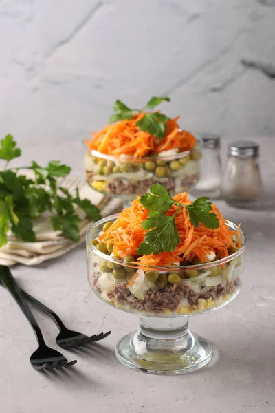 Two Servings Salad Korean Carrots Meat Canned Peas Transparent Salad — Stock Photo, Image