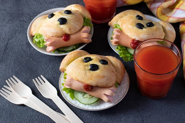 Trois Sandwichs Forme Chien Avec Une Saucisse Jus Tomate Sur — Photo