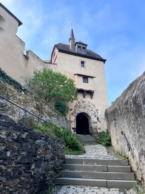 Braubach, Rhineland-Palatinate, Almanya 'daki Marksburg Kalesini Keşfediyor