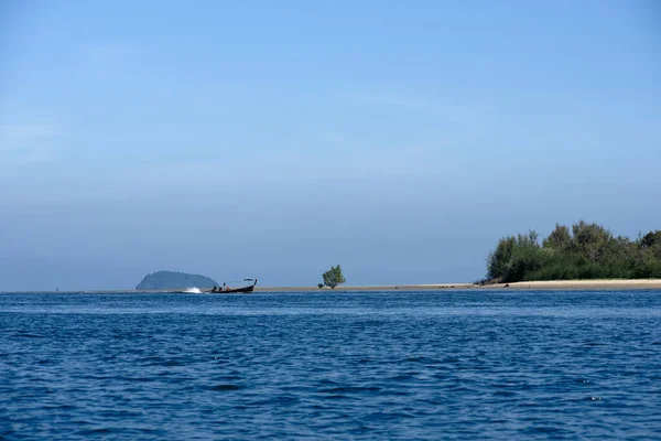 Una vista panoramica da luogo remoto in Thailandia, Paesaggio di montagna grande, Oceano — Foto Stock