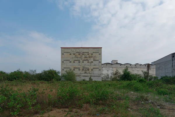 Edificio Misterioso Abandonado aparte en terrenos sensuales en Phetchaburi, Tailandia —  Fotos de Stock