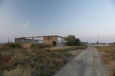 Terk Edilmiş Bina, Tayland 'da bulunan temiz gökyüzü arka plan örtüsü