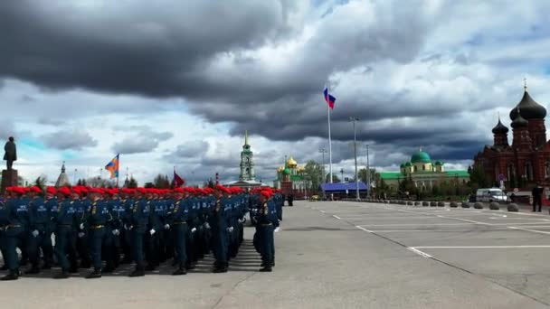 Tula, Russland-6. Mai 2021 Parade am 9. Mai — Stockvideo
