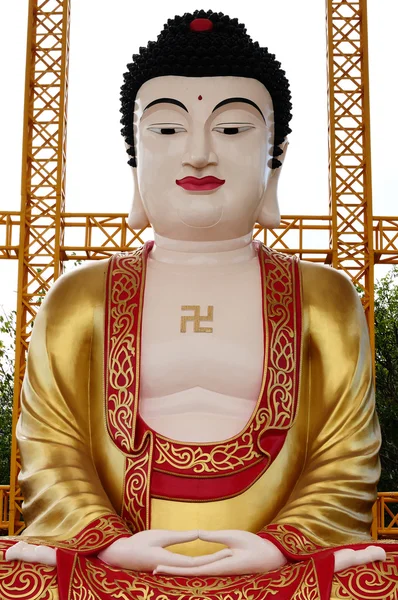Giant boeddhabeeld met Chinese stijl — Stockfoto