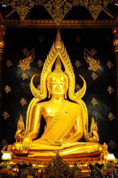 Prachtige Chinnaraj de Boeddhabeeld in Phitsanulok Thailand — Stockfoto