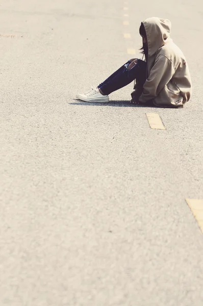 Sad and Heartbroken Girl Sitting on the Road Vintage — Stock Photo, Image