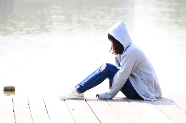 Girl be Depressed Near River — Stock Photo, Image