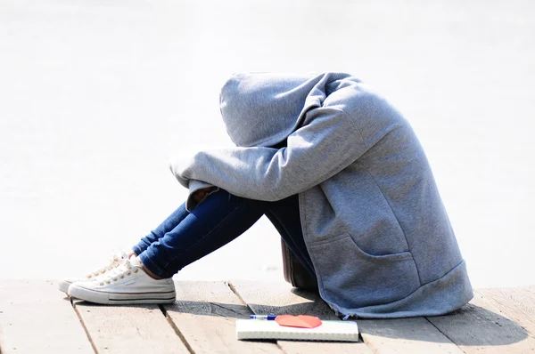 Desperate young woman with her diary — Stock Photo, Image