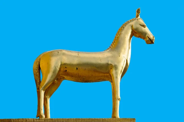 Goldene Pferdestatue — Stockfoto