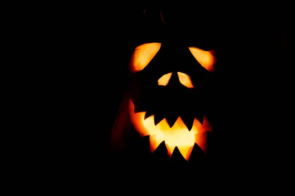 Gonosz Tökfej Arc Halloweenkor Egy Sötét Szobában Éjszaka Közelkép — Stock Fotó