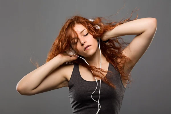 Mujer con auriculares — Foto de Stock