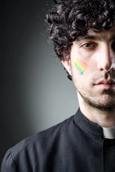 Sacerdote gay con mejilla arco iris — Foto de Stock