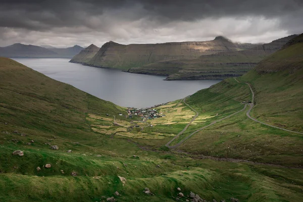 Berglandschaft Der Färöer Mit Dorf Funningur Der Küste Der Insel — Stockfoto