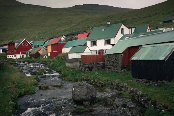 Maisons Féroïennes Colorées Bord Rivière Dans Village Gjogv Sur Île — Photo