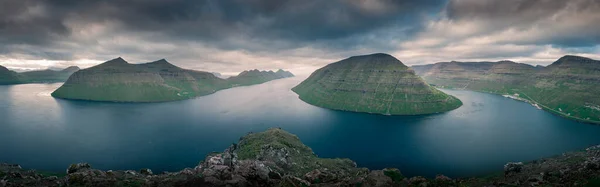 Panoramatická Krajinná Scenérie Vyhlídce Klakkur Klaksviku Ostrově Bordoy Výhledem Kalsoy — Stock fotografie