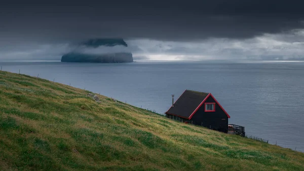 Αγροικία Faroese Στην Ακτή Της Vagar Τον Ωκεανό Και Νησί — Φωτογραφία Αρχείου