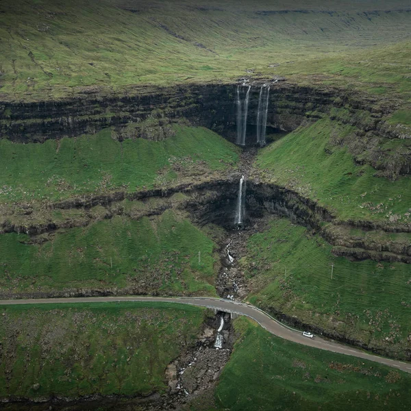 Fossa Şelalesi Streymoy Adasında Iki Basamağın Üzerinde Faroe Adaları Nın — Stok fotoğraf