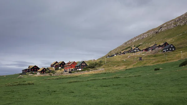 Village Kirkjubour Black Houses Red Windows Streymoy Faroe Islands — Stockfoto