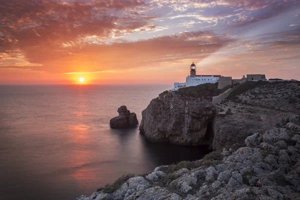 Deniz feneri Sao Vicente günbatımı, Sagres Portekiz sırasında - Stok İmaj