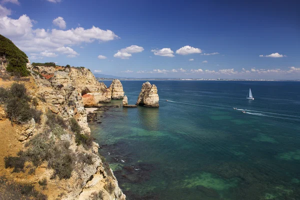 Costa com falésias em Lagos no Algarve em Portugal — Fotografia de Stock