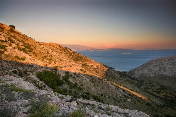 Ακτή κατά τη διάρκεια του ηλιοβασιλέματος στην Krk, Κροατία — Φωτογραφία Αρχείου