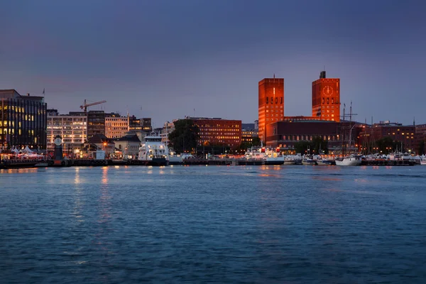 Oslo skyline with city hall at sunset — Stock Photo, Image