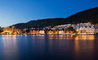 Gün batımında Bergen şehir