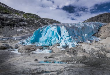 Mavi buzul Nigardsbreen Norveç'te