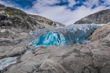 Mavi buzul Nigardsbreen Norveç'te