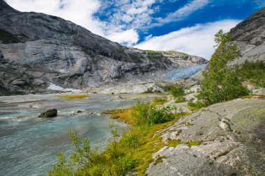Mavi buzul Gölü Nigardsbreen Norveç'te ile