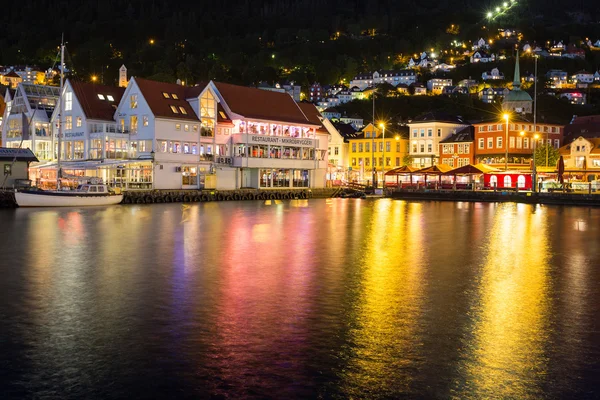 Bergen ciudad al atardecer — Foto de Stock