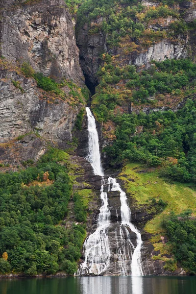 Waterfall in Geiranger fjord — Stock Photo, Image