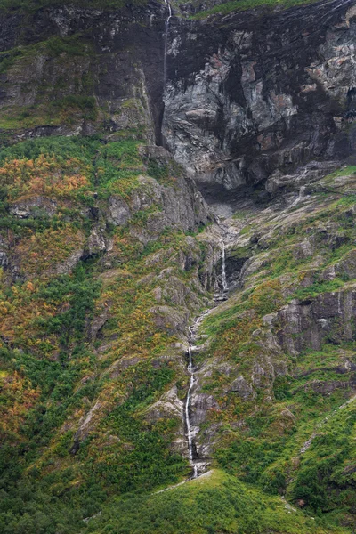 瀑布在美妙峡湾 — 图库照片