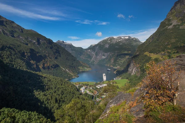 Geiranger fjord van Flydalsjuvet — Stockfoto