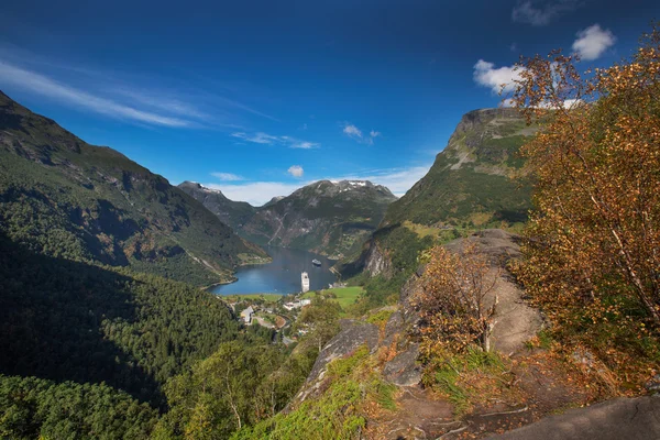 Geiranger fjord van Flydalsjuvet — Stockfoto