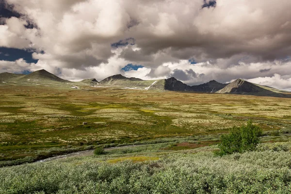Rondane Nationaalpark met bergen — Stockfoto