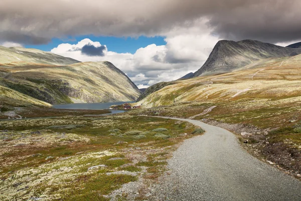 Rondane Nationaalpark met hut Rondvassbu — Stockfoto