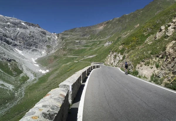 Mountainbiken am Stilfser Joch en Italien — Foto de Stock