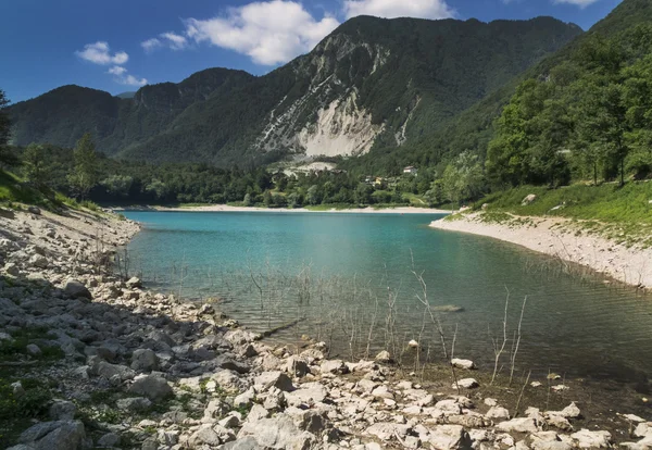Dağ gölü Lago Tenno Alpleri'nde, İtalya